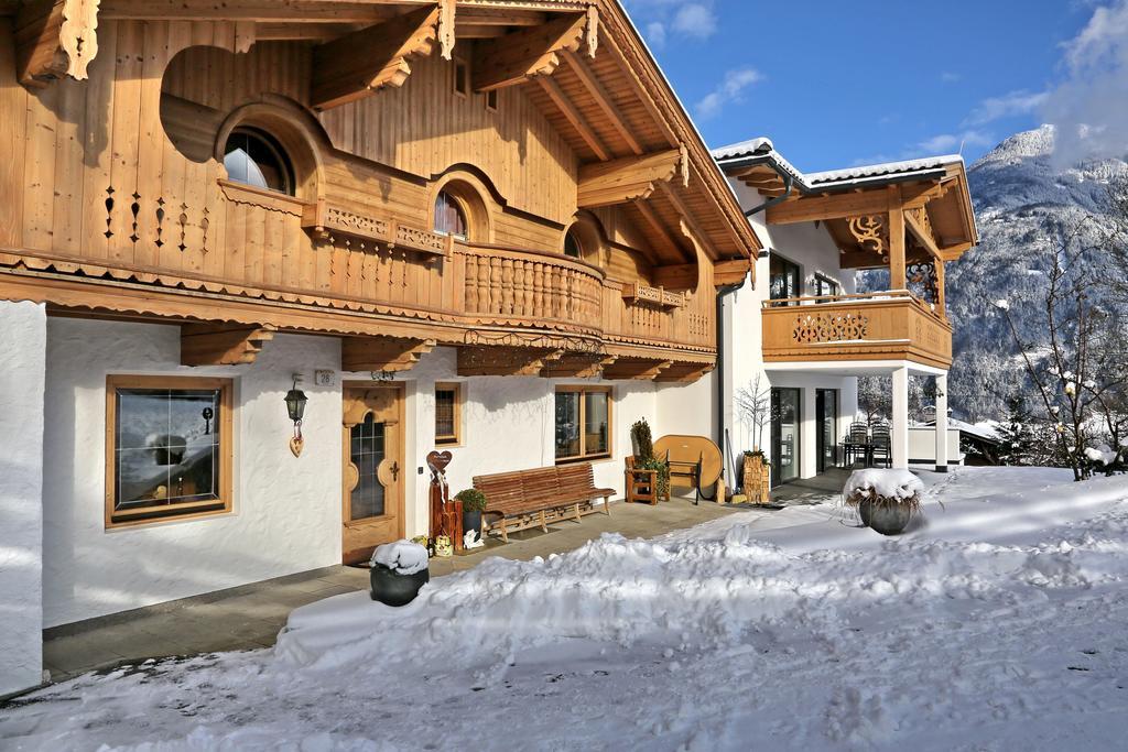Landhaus & Apartment Taxach Ried im Zillertal Eksteriør billede